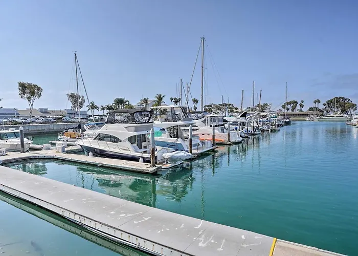 Cozy-Chic Condo: Walk To Beach & Park!